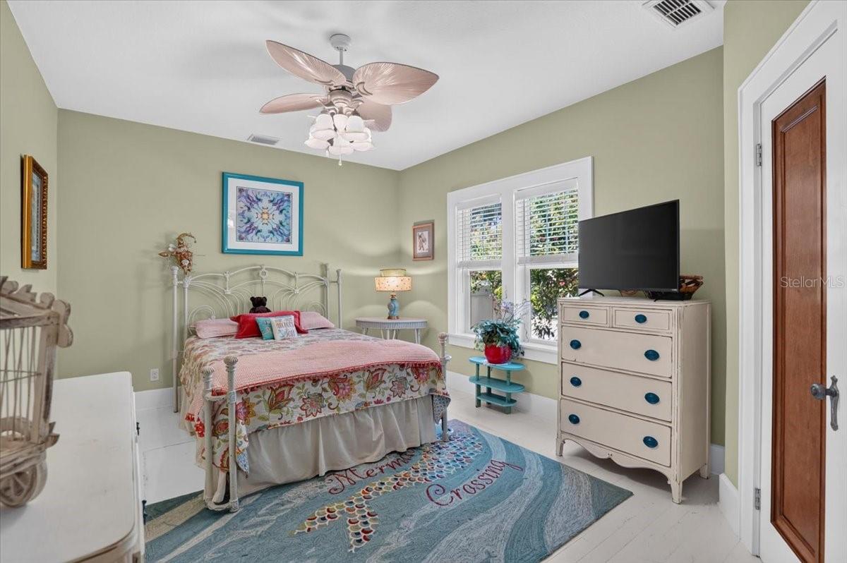 2890 8TH AVENUE N, St Petersburg, FL 33713