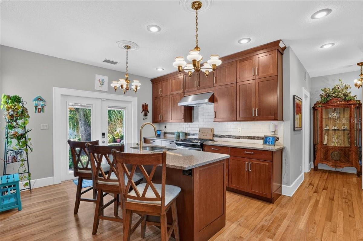 2890 8TH AVENUE N, St Petersburg, FL 33713