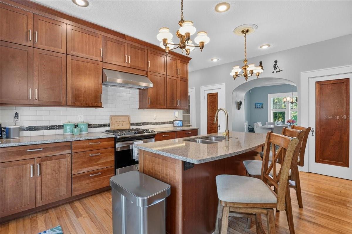 2890 8TH AVENUE N, St Petersburg, FL 33713
