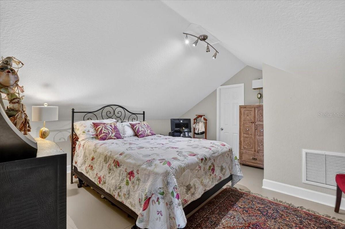 2890 8TH AVENUE N, St Petersburg, FL 33713