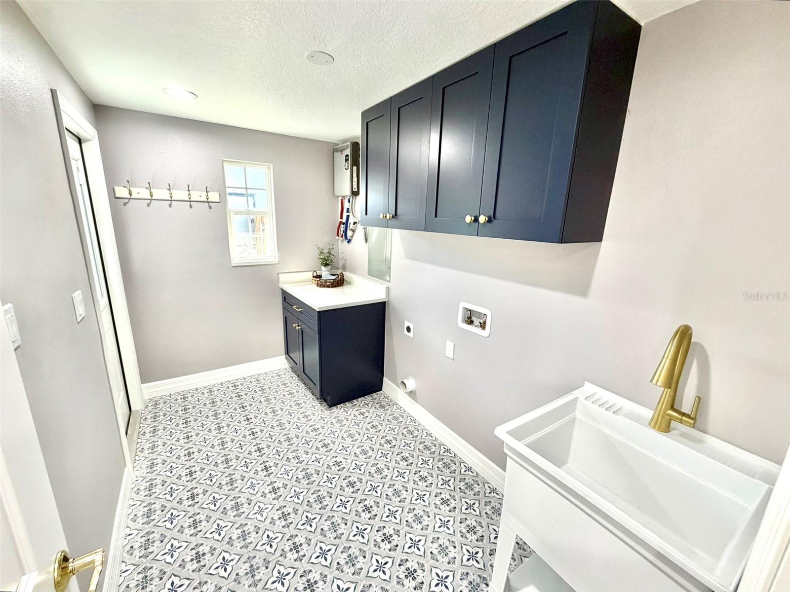 Large Laundry with Deep Sink
