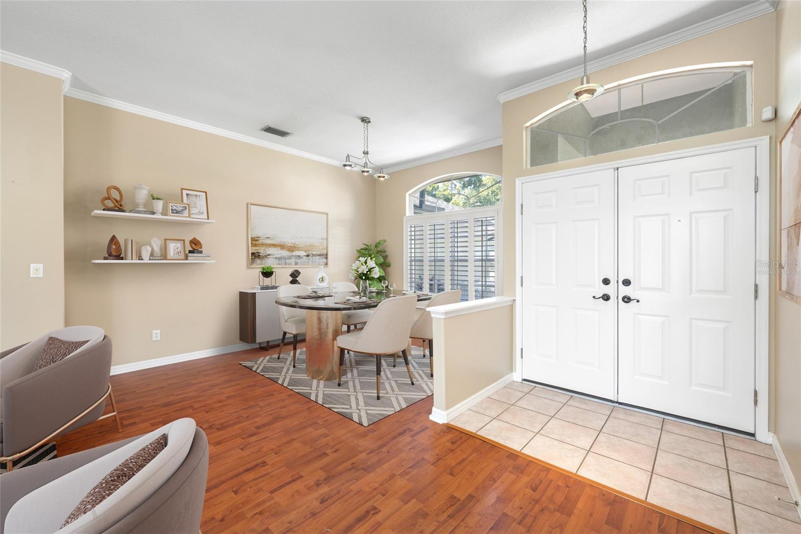 Foyer - VIRTUALLY STAGED