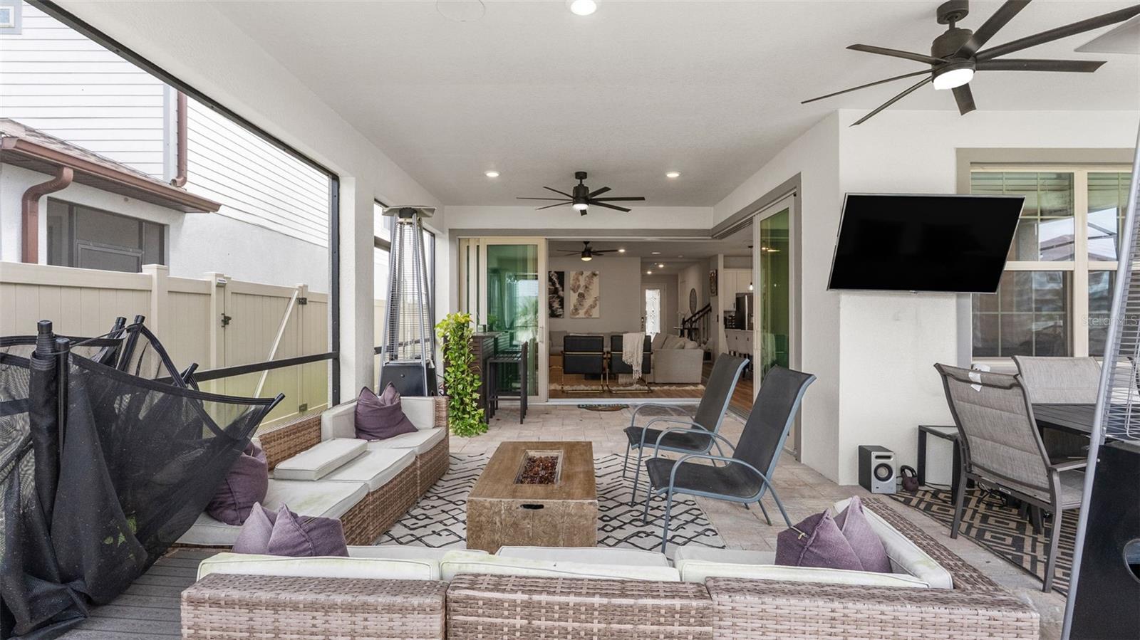 Lanai: Covered Seating Area