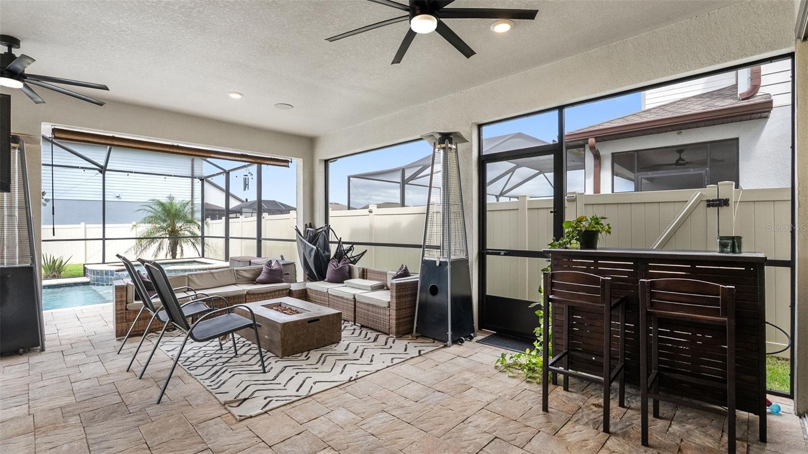 Lanai: Covered Seating Area