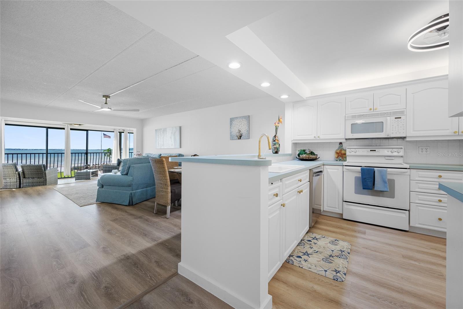 865 S GULFVIEW BOULEVARD, #202, Clearwater, FL 33767
