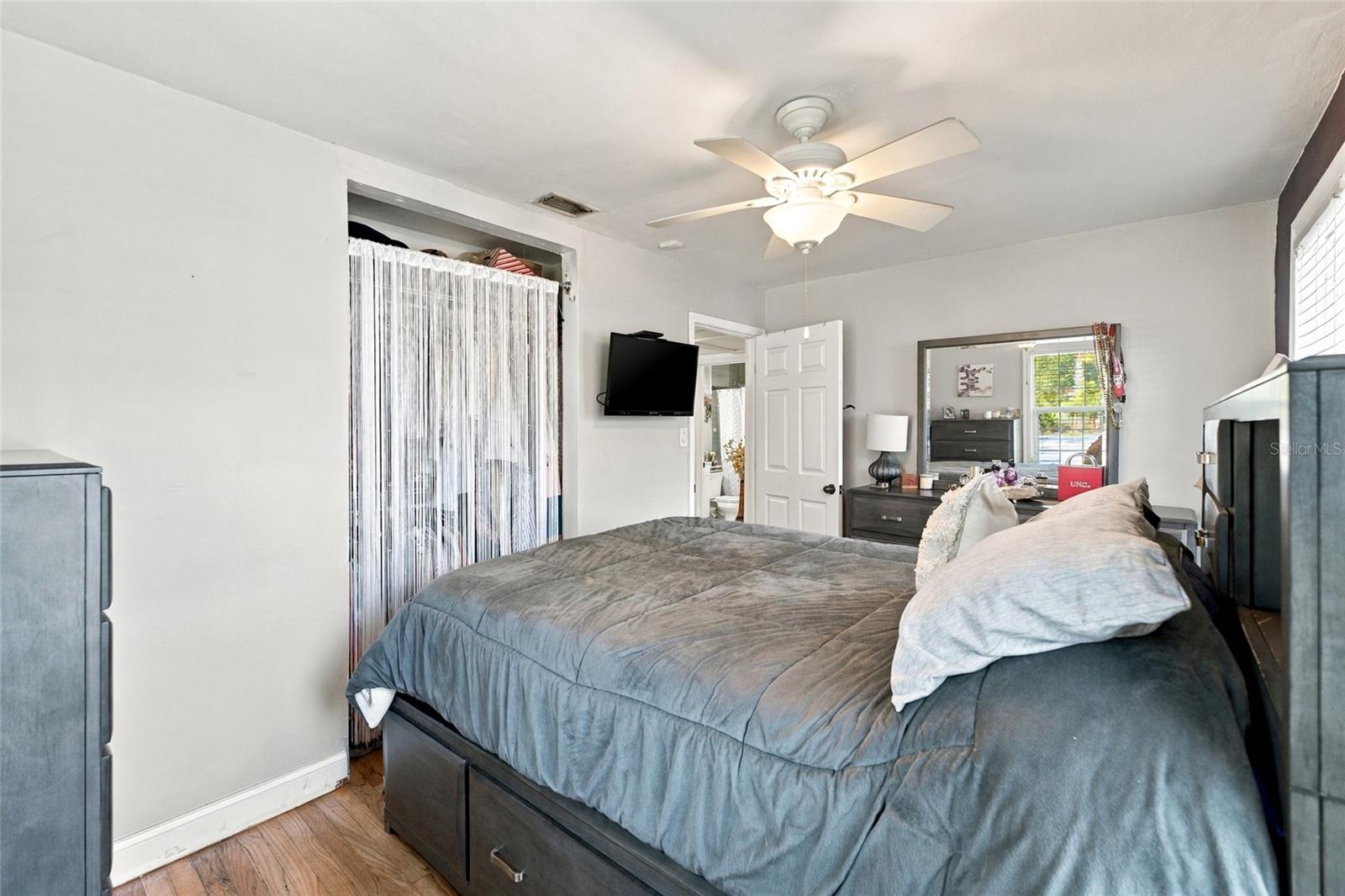1427 E COMANCHE AVENUE, Tampa, FL 33604