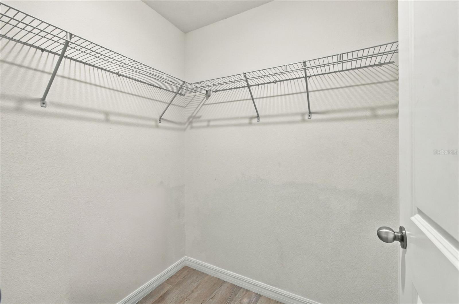 WALK IN CLOSET