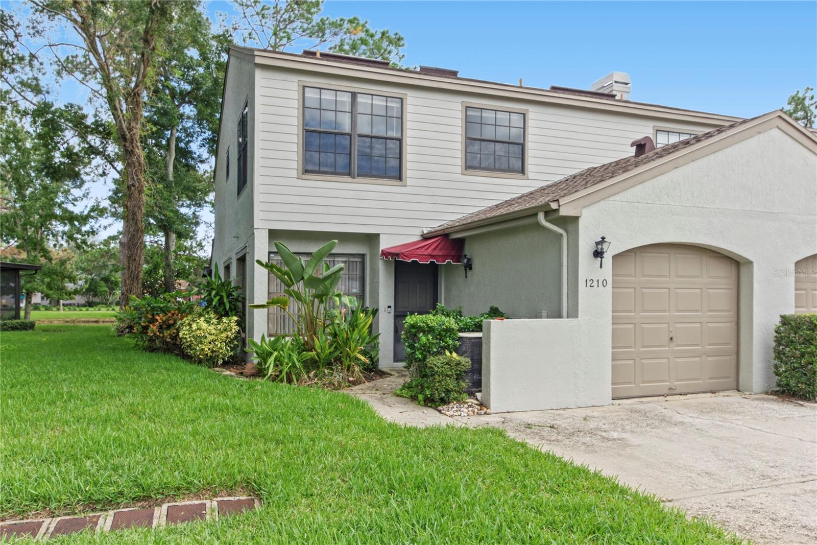 1210 Hounds Run. - corner unit.