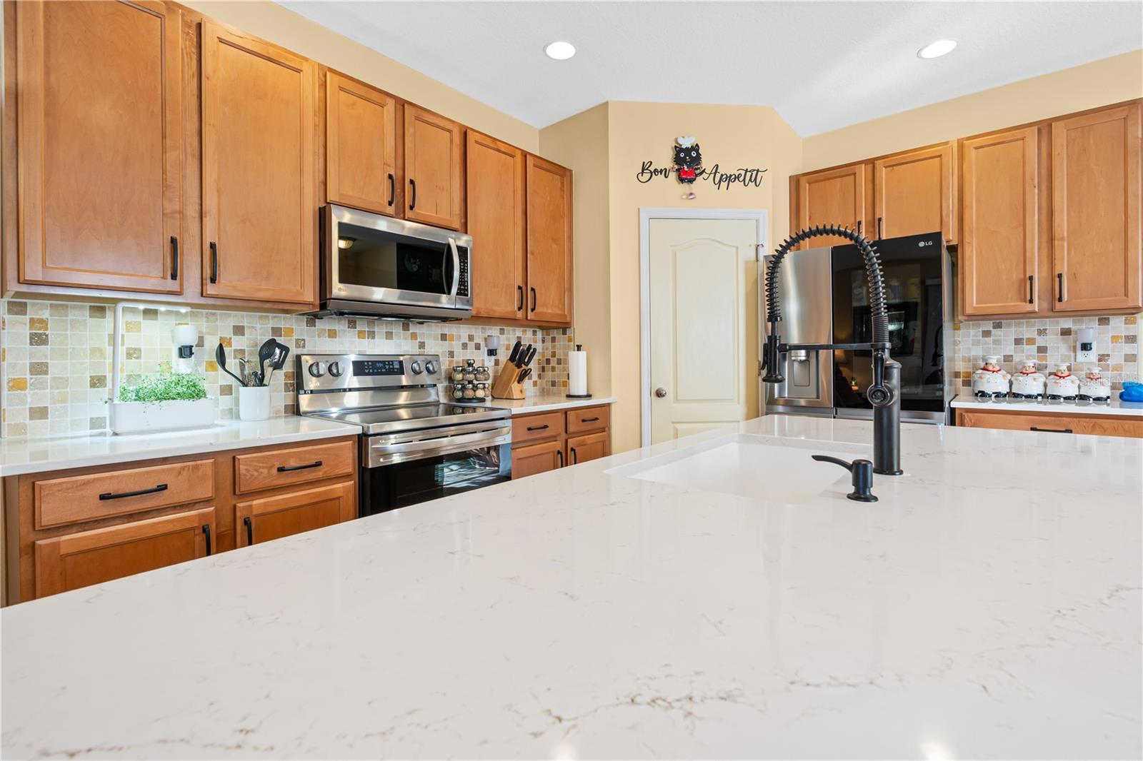 8718 TURNSTONE HAVEN PLACE, Tampa, FL 33619