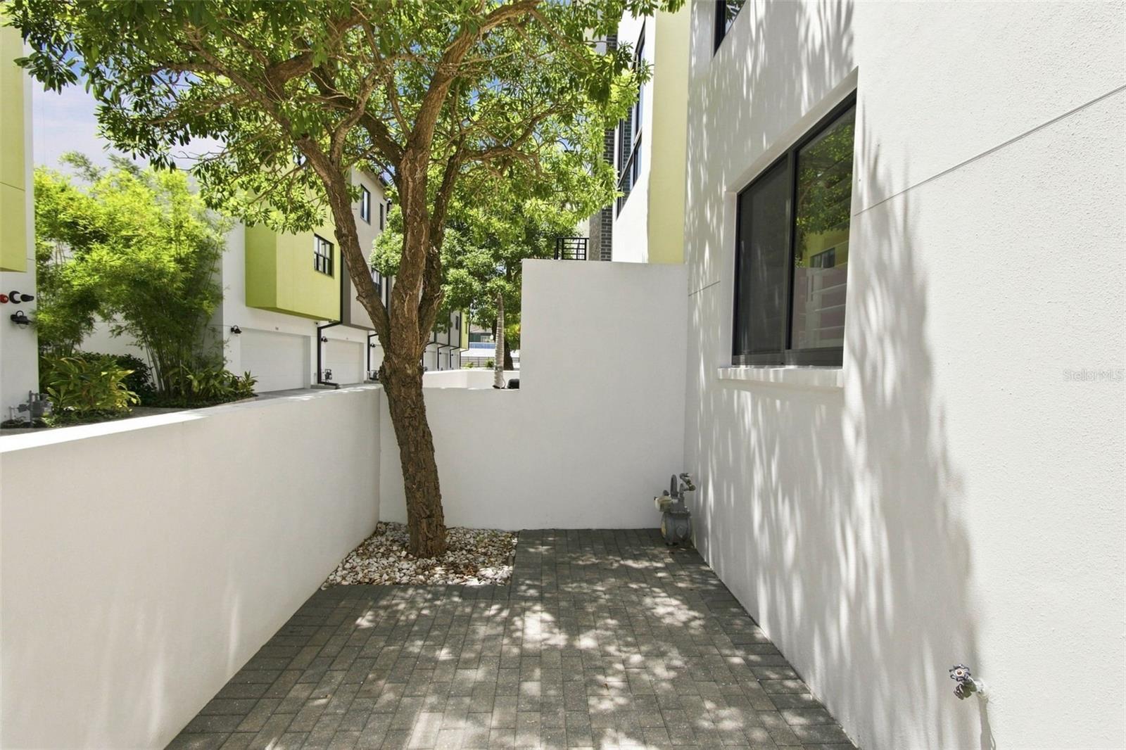931 ARLINGTON AVENUE N, #1, St Petersburg, FL 33705 931 ARLINGTON AVENUE N, #1, St Petersburg, FL 33705