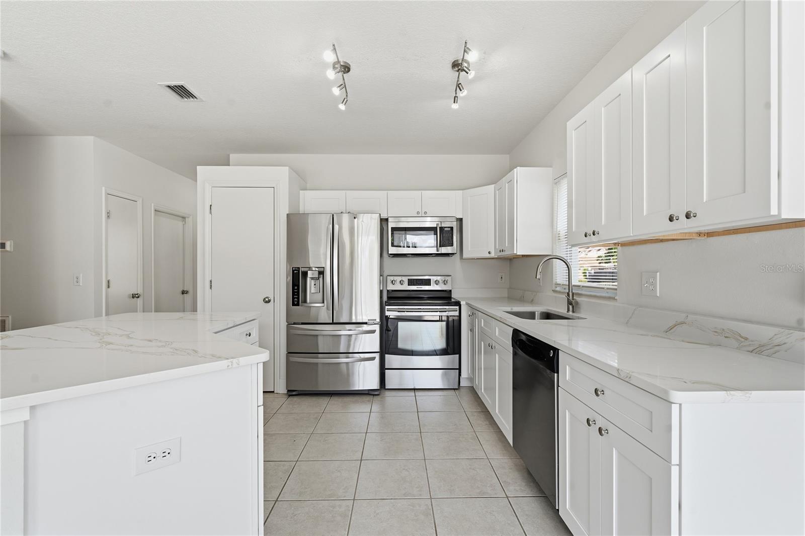 16867 LE CLARE SHORES DRIVE, Tampa, FL 33624