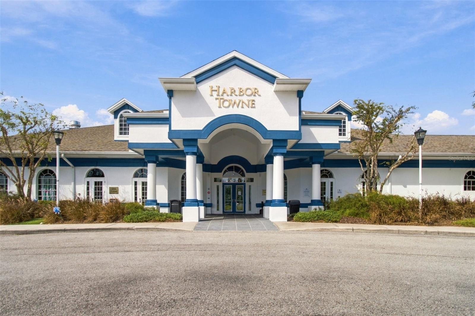 The clubhouse features a restaurant, resort style pool, full gym, tennis courts, volleyball courts and even has an onsite afterschool program.