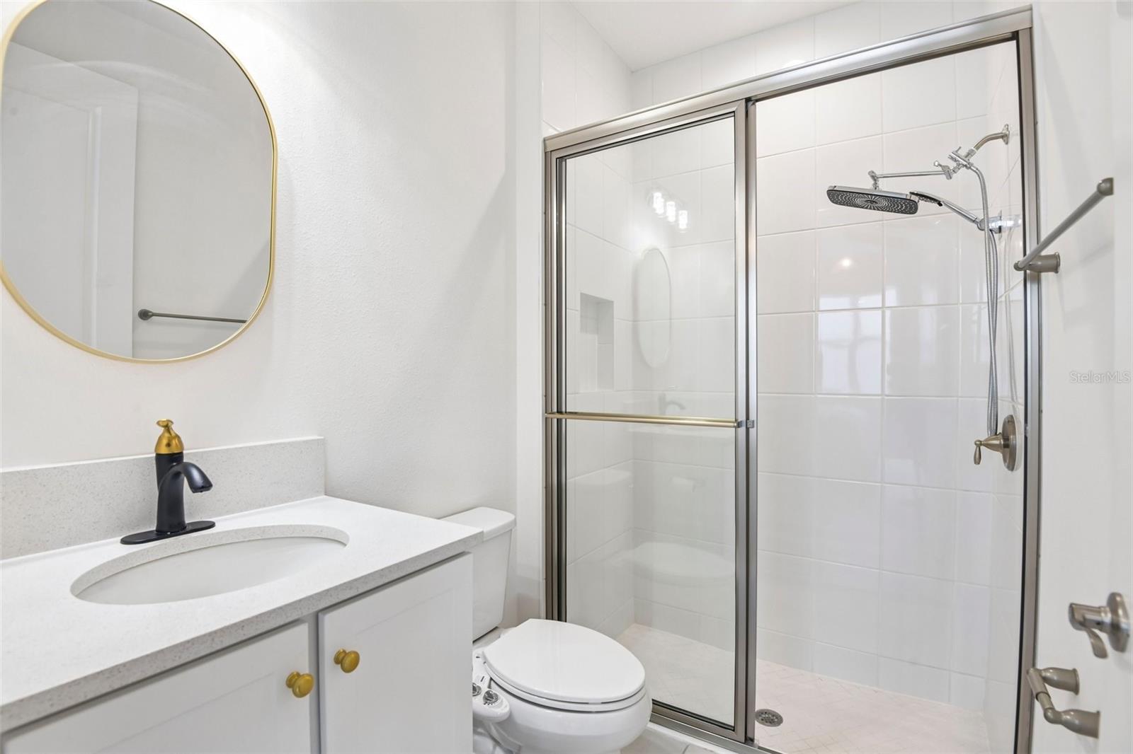 Guest En Suite Bath - Bathroom 4