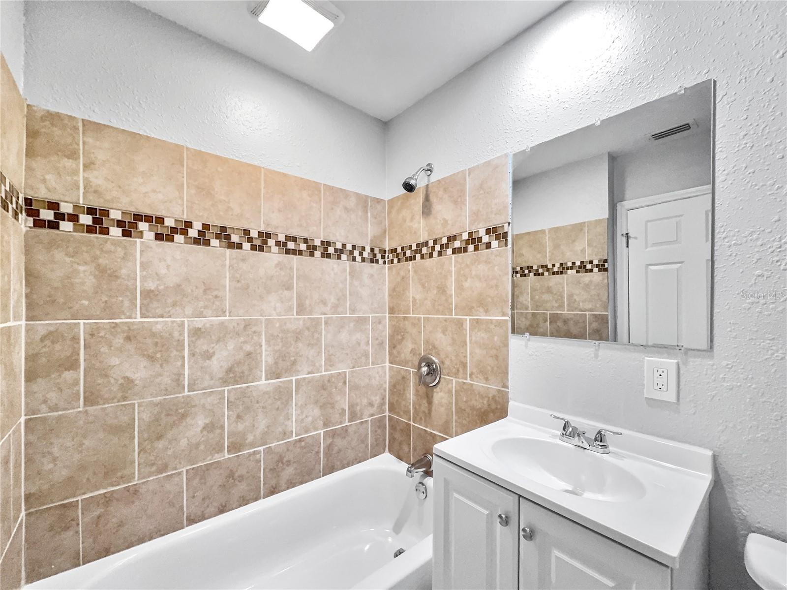 3110 W HARTNETT AVENUE, Tampa, FL 33611