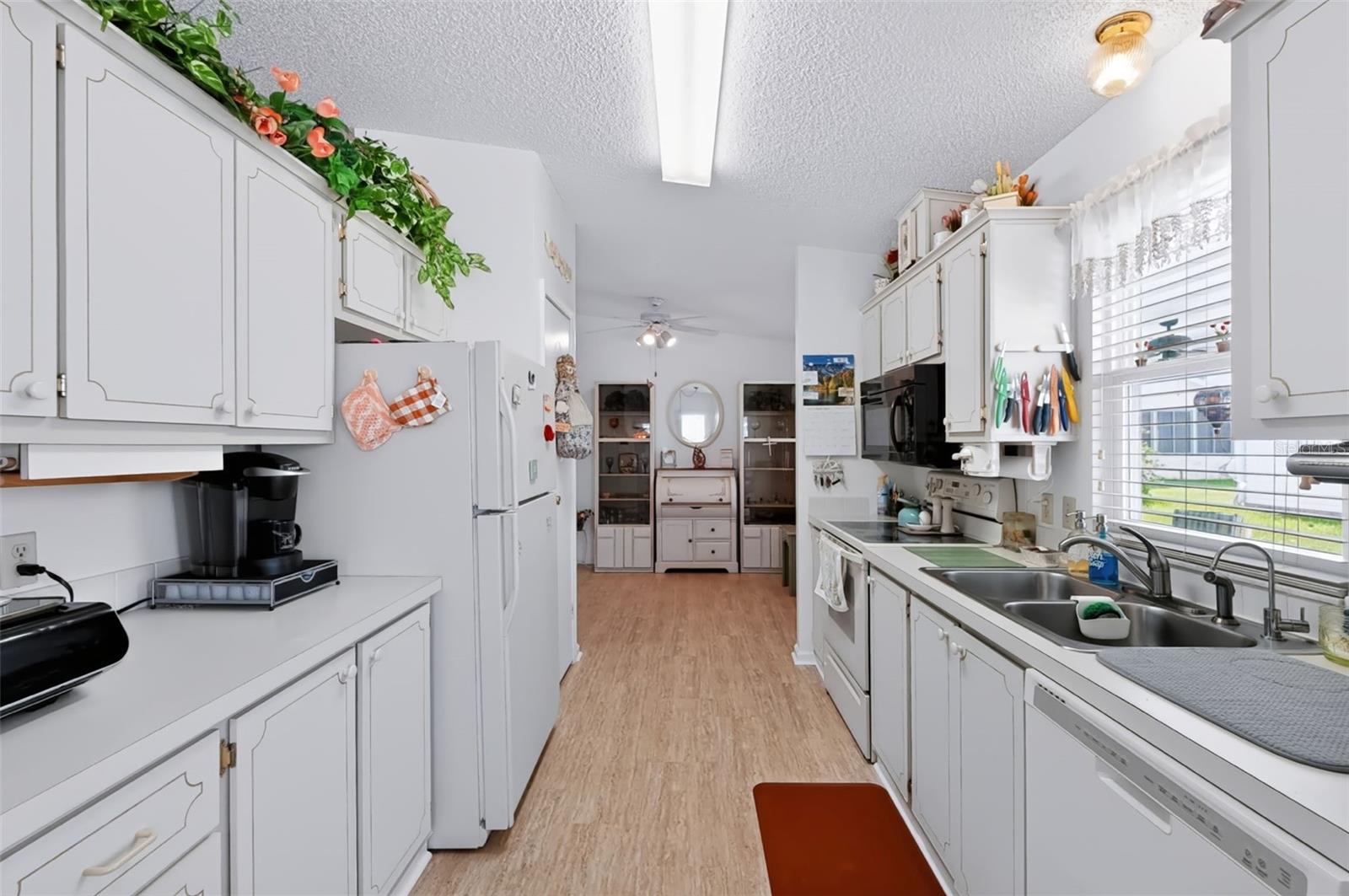 1220 MARIA COURT, Lady Lake, FL 32159