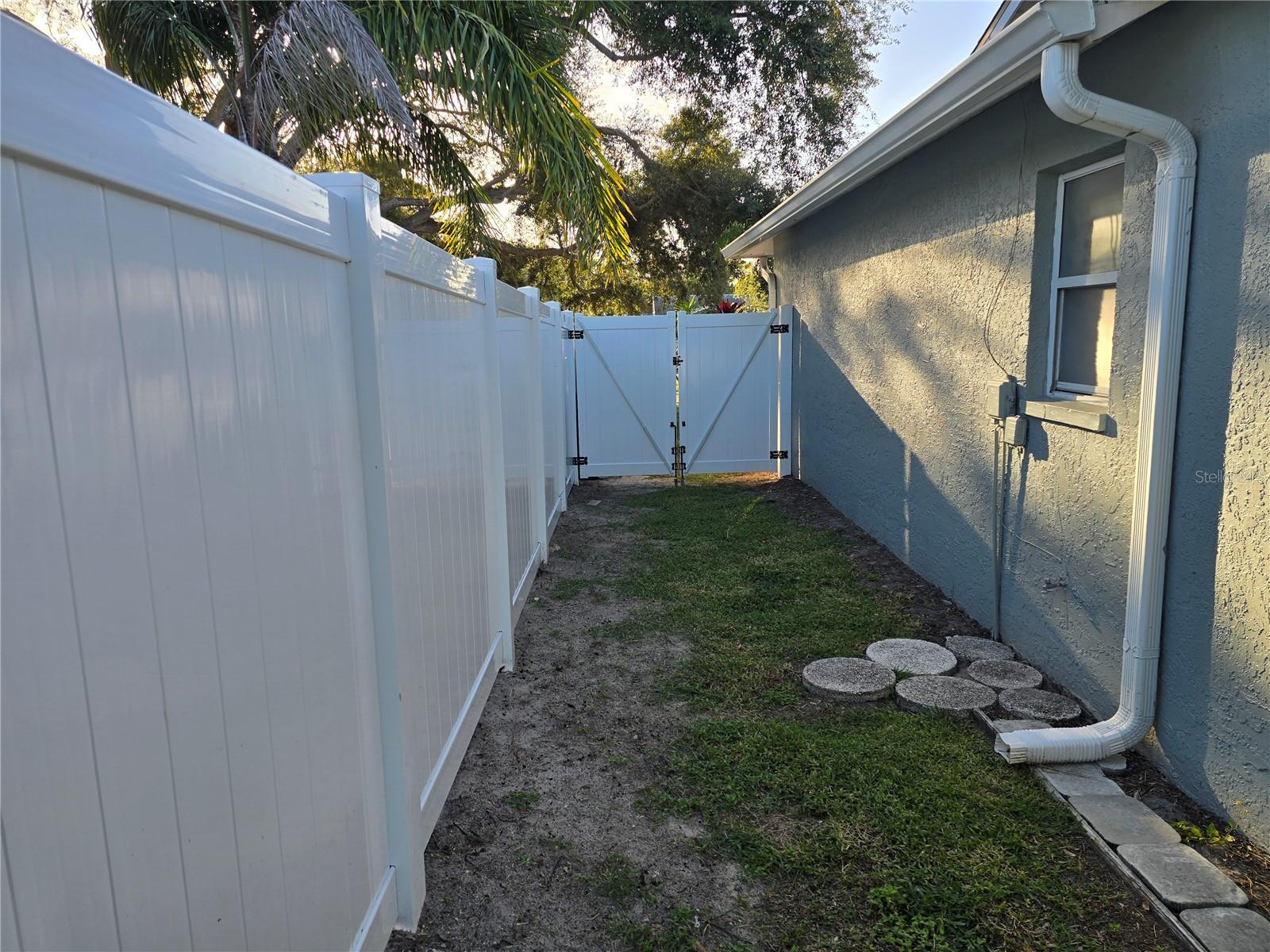 1007 VINEYARD COURT, Dunedin, FL 34698