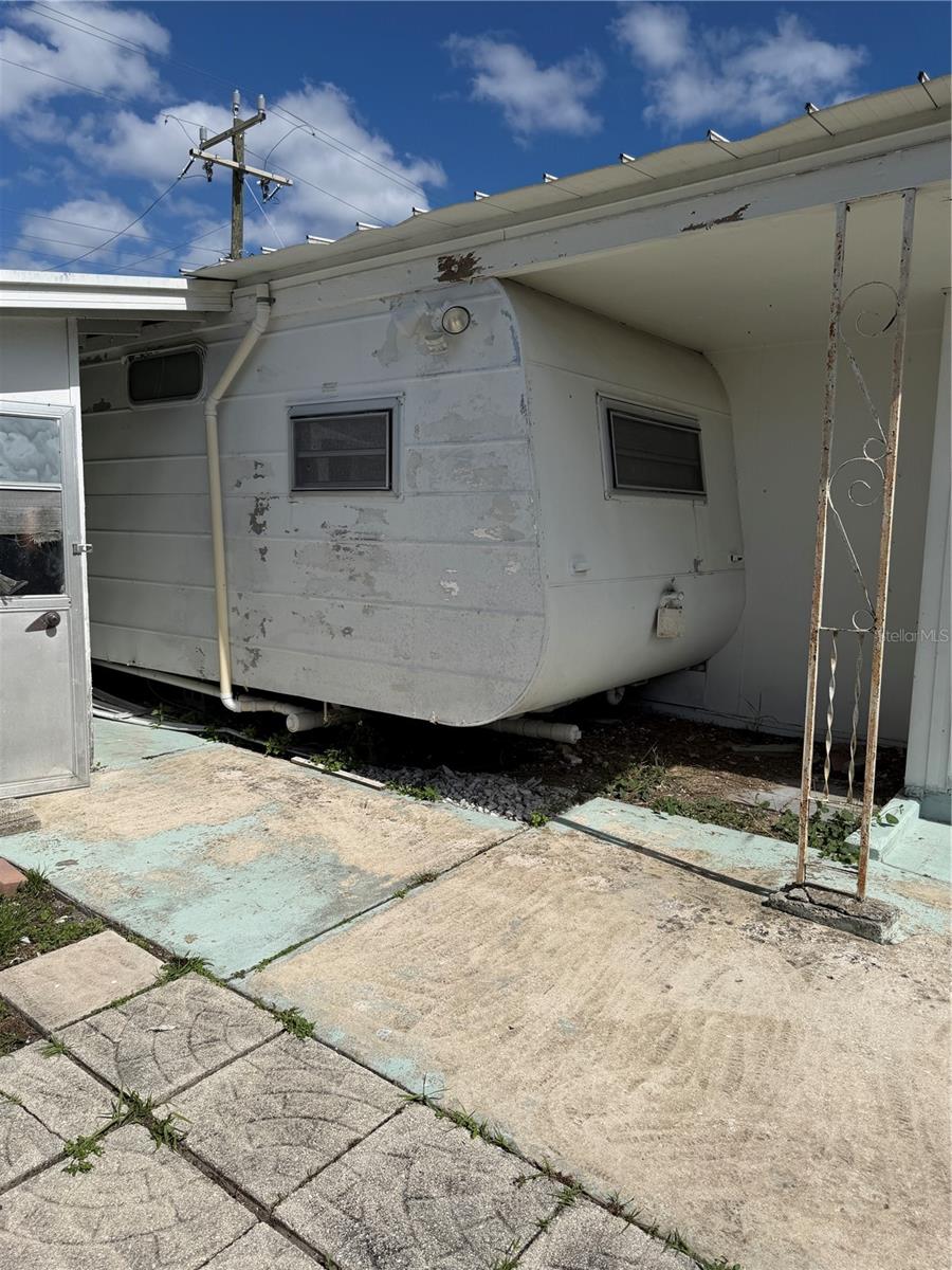 Single mobile attached to the main home.