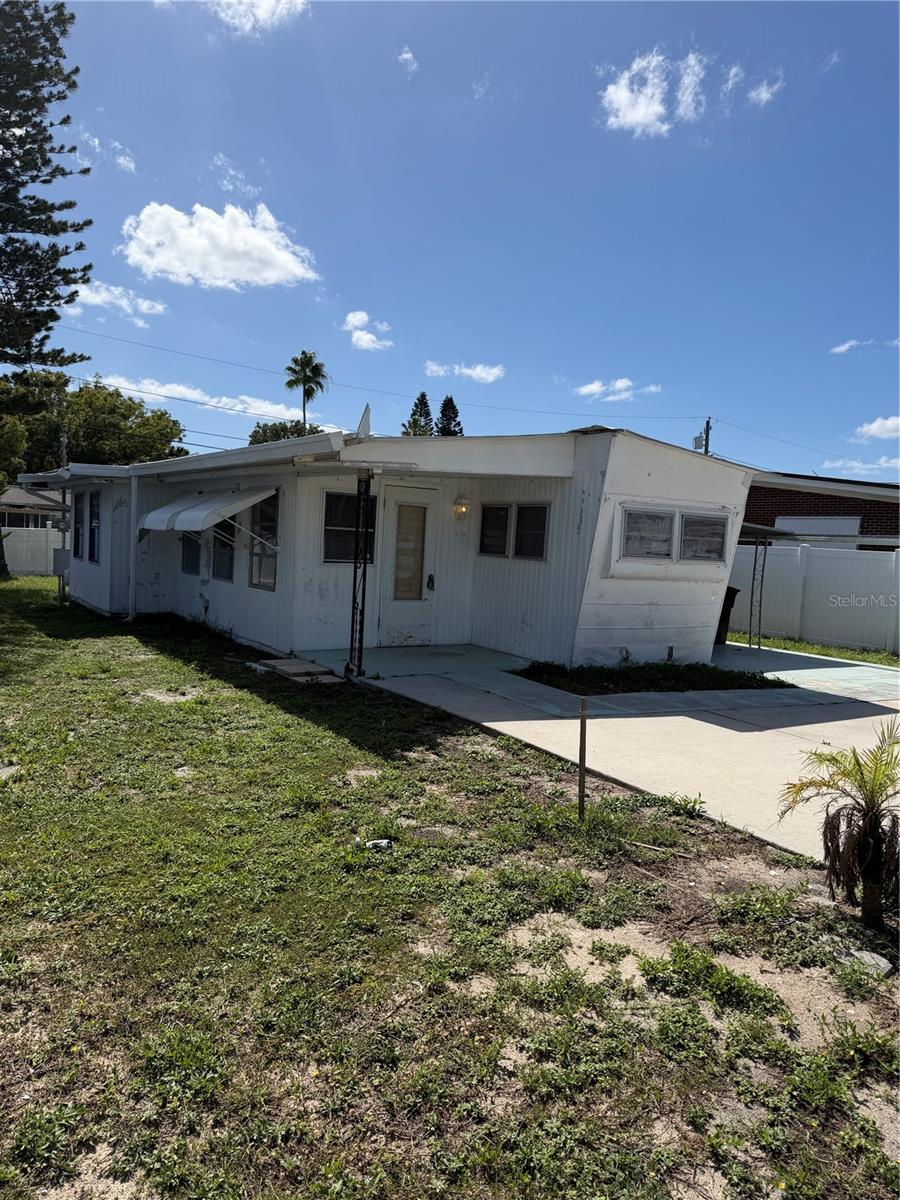 Front of mobile and extended driveway.