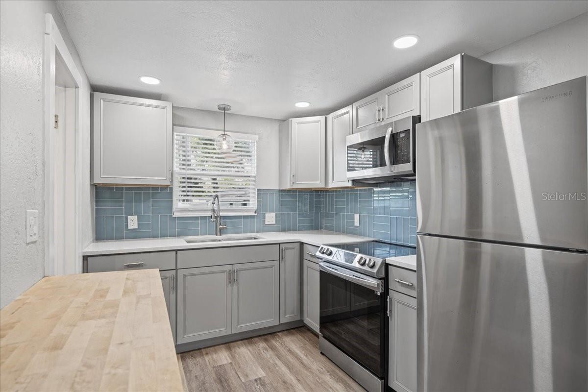 257 14TH STREET NW, Largo, FL 33770