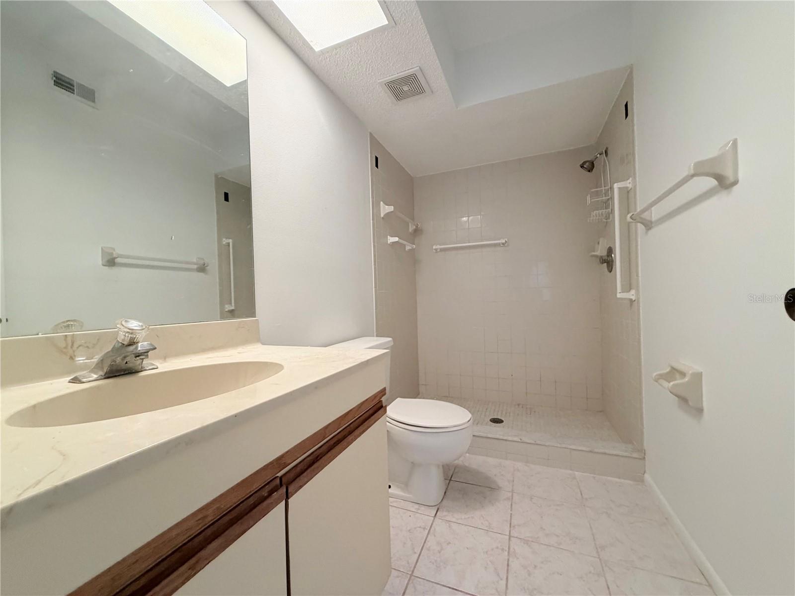 Master bathroom w/ shower