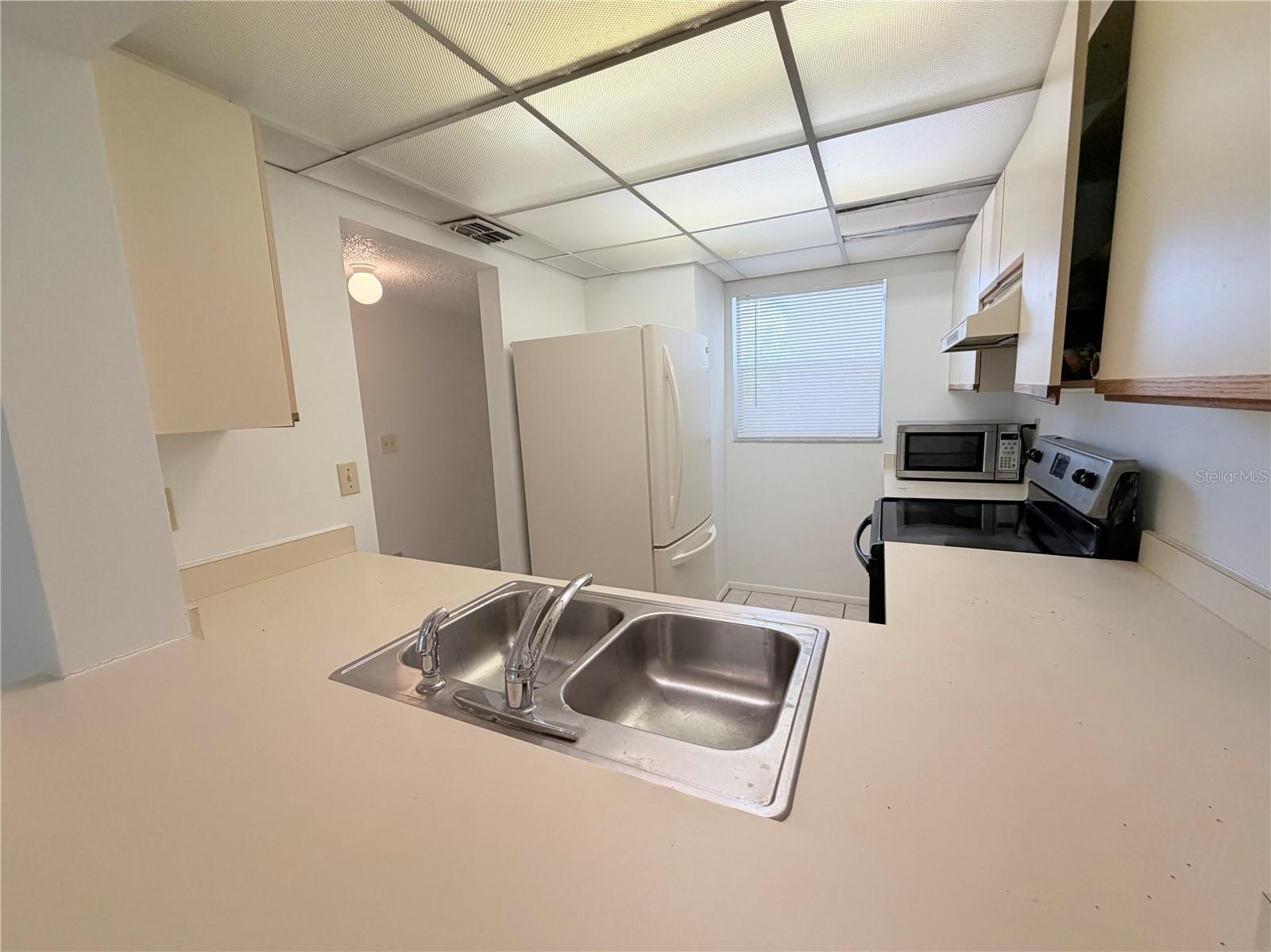 8151 HEATHERWOOD DRIVE, #111, Seminole, FL 33777