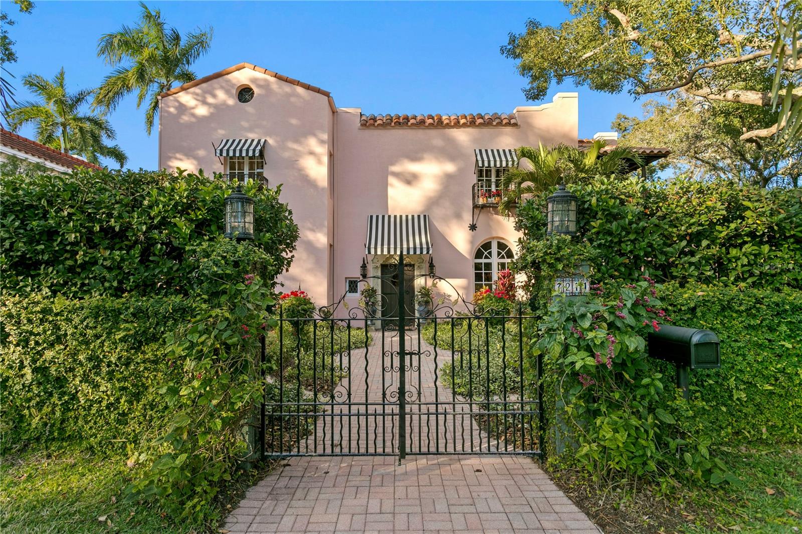 Welcome to Casa Ronda. Welcome to Casa Ronda.