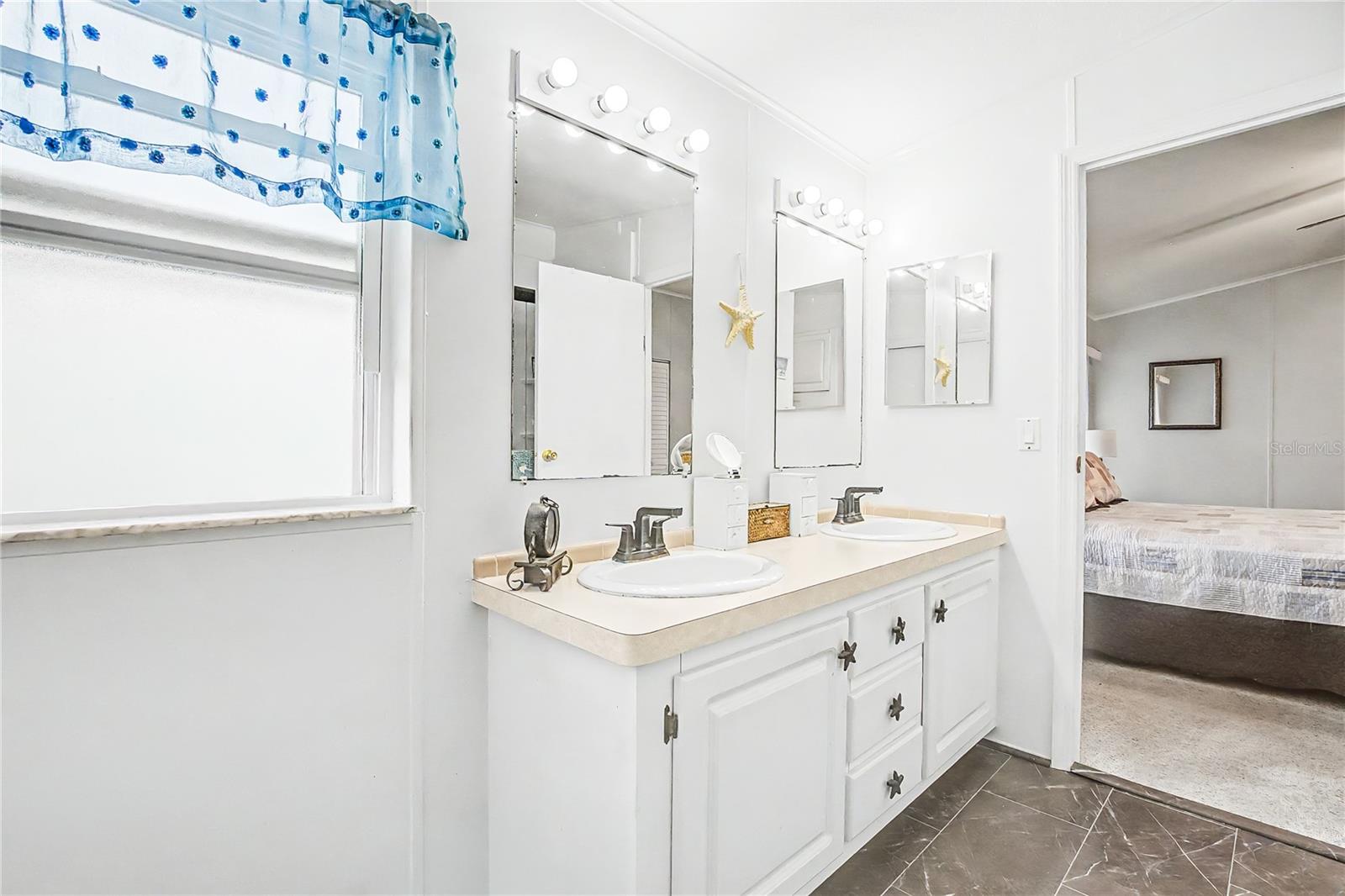 37233 BEVERLY AVENUE, Zephyrhills, FL 33542