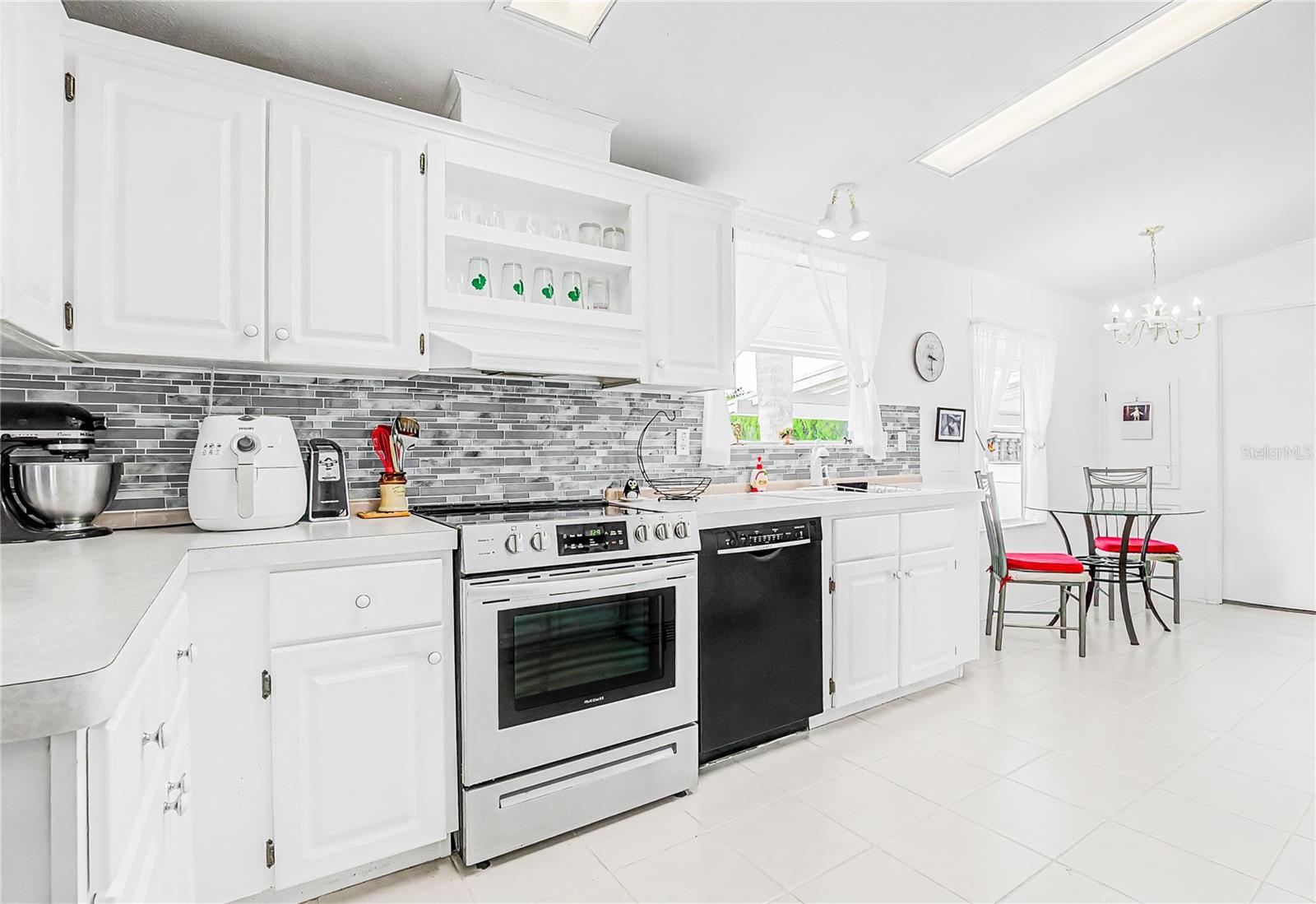 37233 BEVERLY AVENUE, Zephyrhills, FL 33542