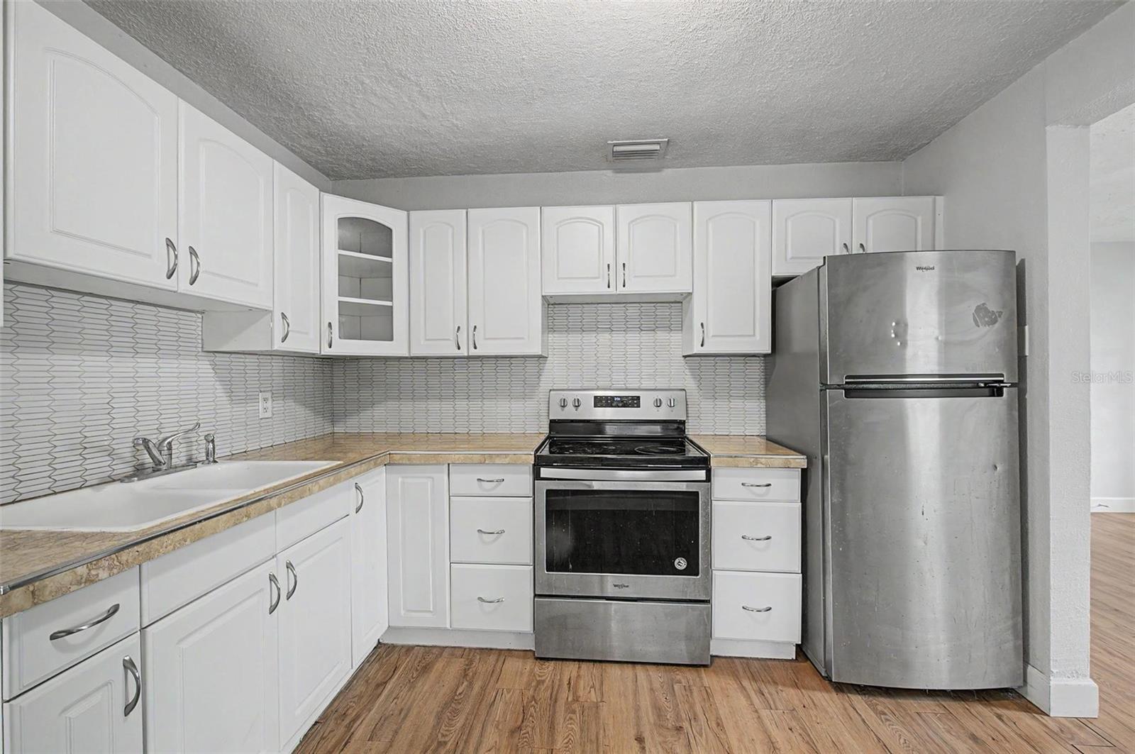 3208 W HARTNETT AVENUE, Tampa, FL 33611