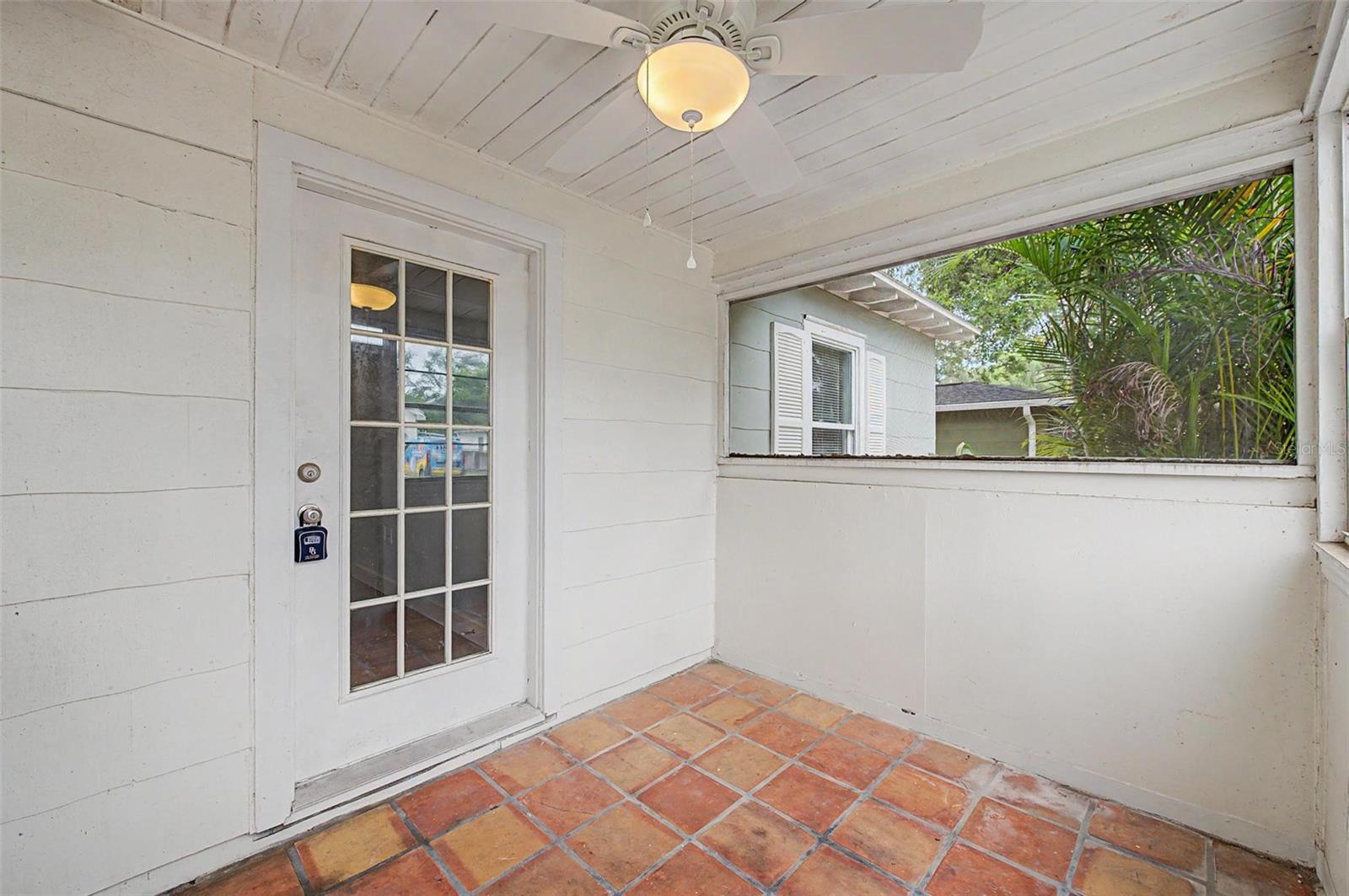 3208 W HARTNETT AVENUE, Tampa, FL 33611