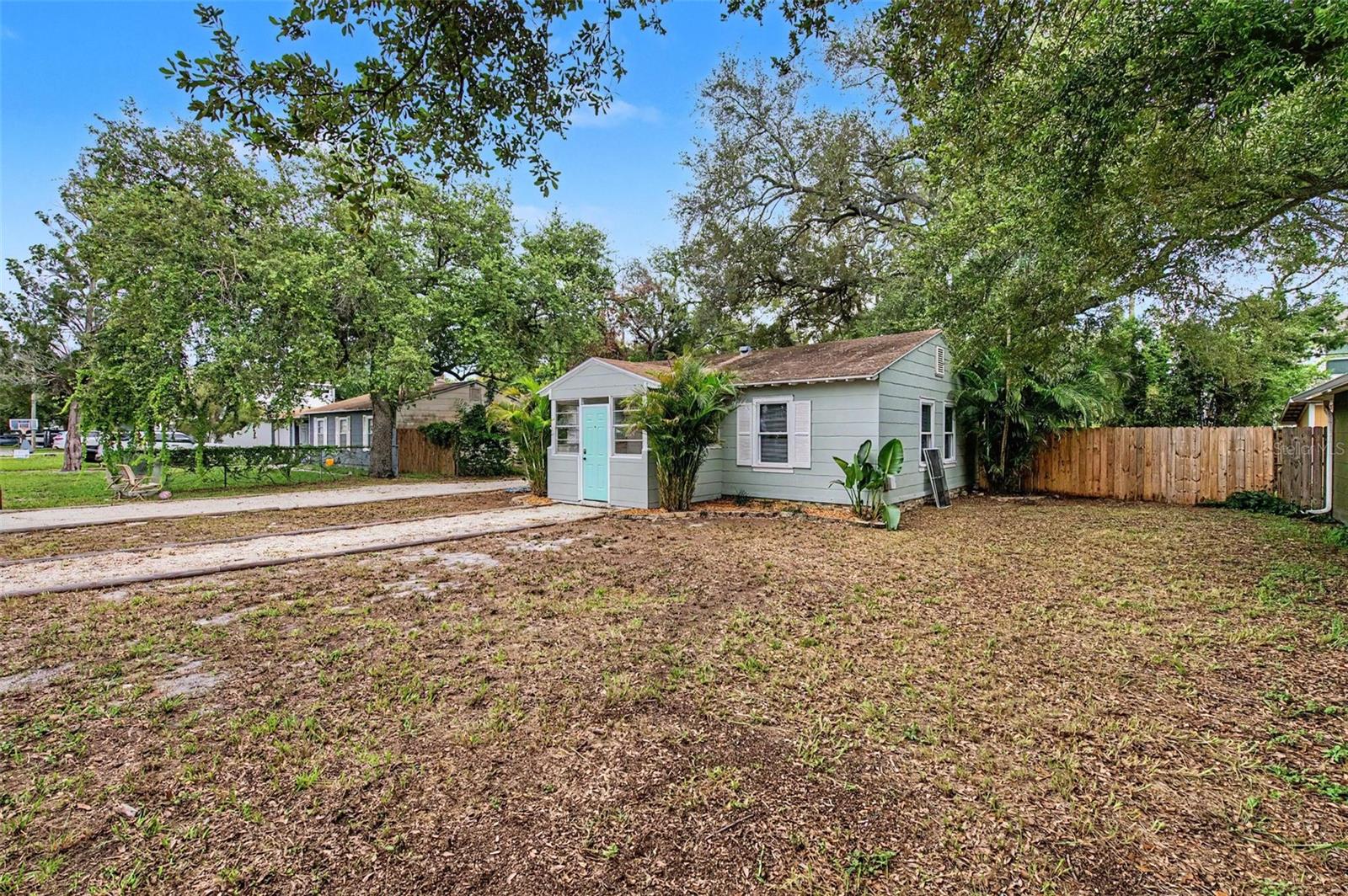 3208 W HARTNETT AVENUE, Tampa, FL 33611