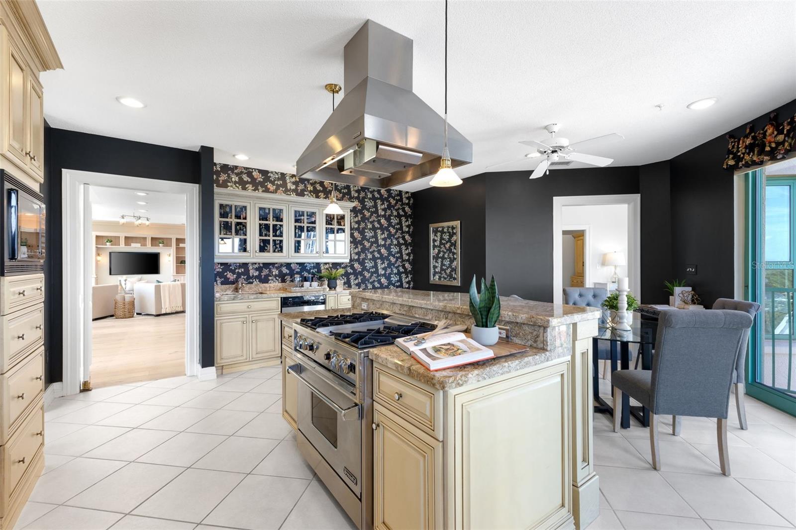 288 BEACH DRIVE NE, #9B, St Petersburg, FL 33701