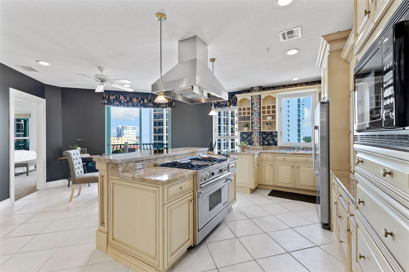 288 BEACH DRIVE NE, #9B, St Petersburg, FL 33701