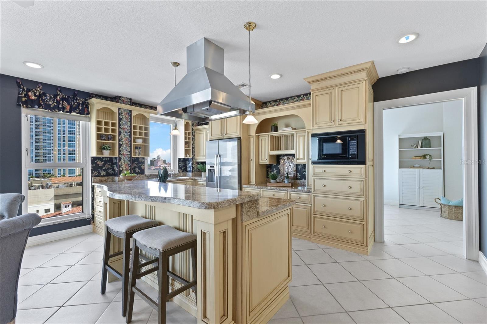288 BEACH DRIVE NE, #9B, St Petersburg, FL 33701