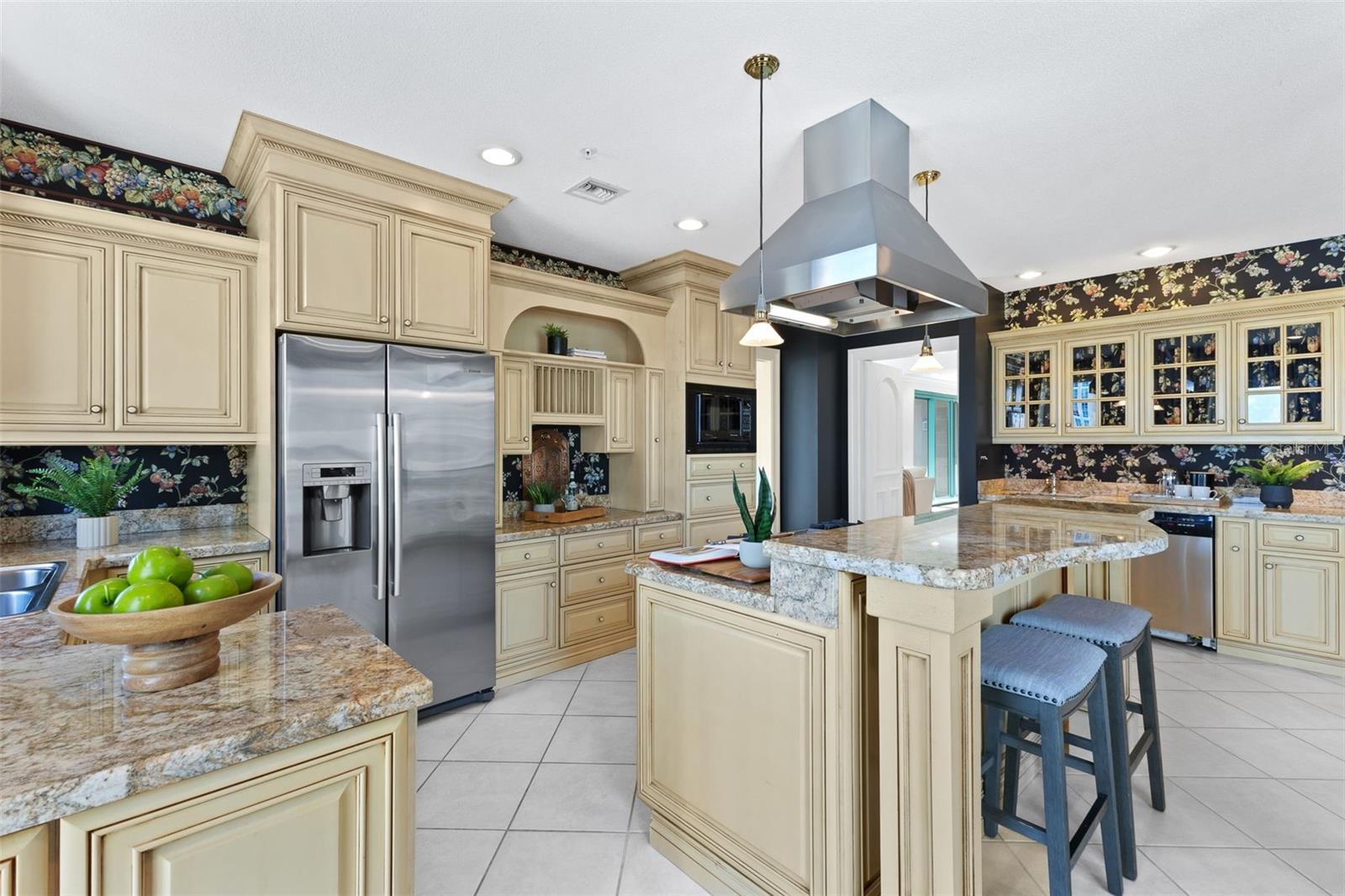 288 BEACH DRIVE NE, #9B, St Petersburg, FL 33701