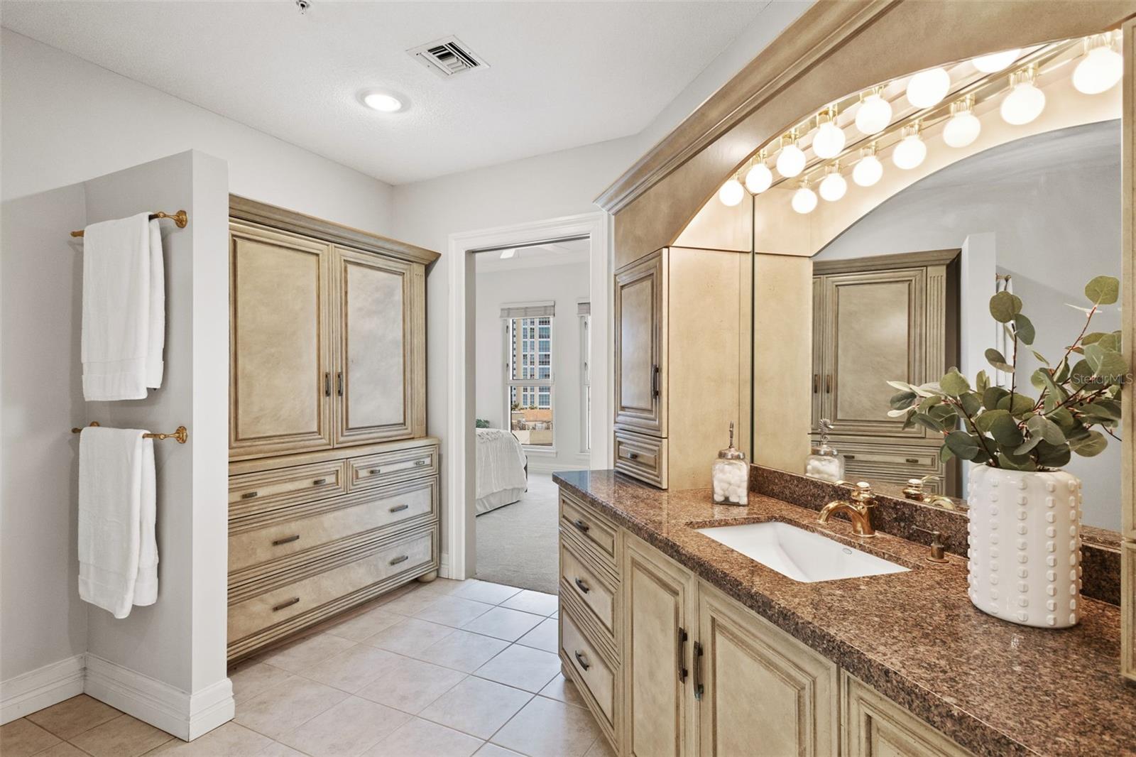 288 BEACH DRIVE NE, #9B, St Petersburg, FL 33701