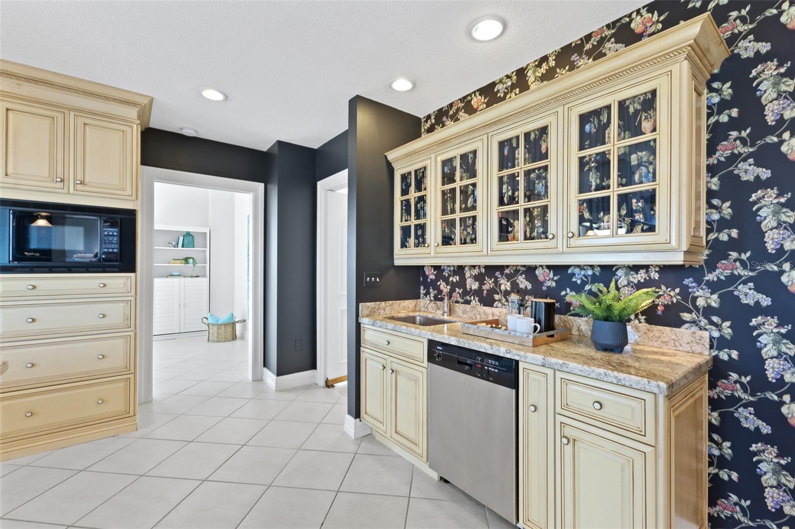 288 BEACH DRIVE NE, #9B, St Petersburg, FL 33701