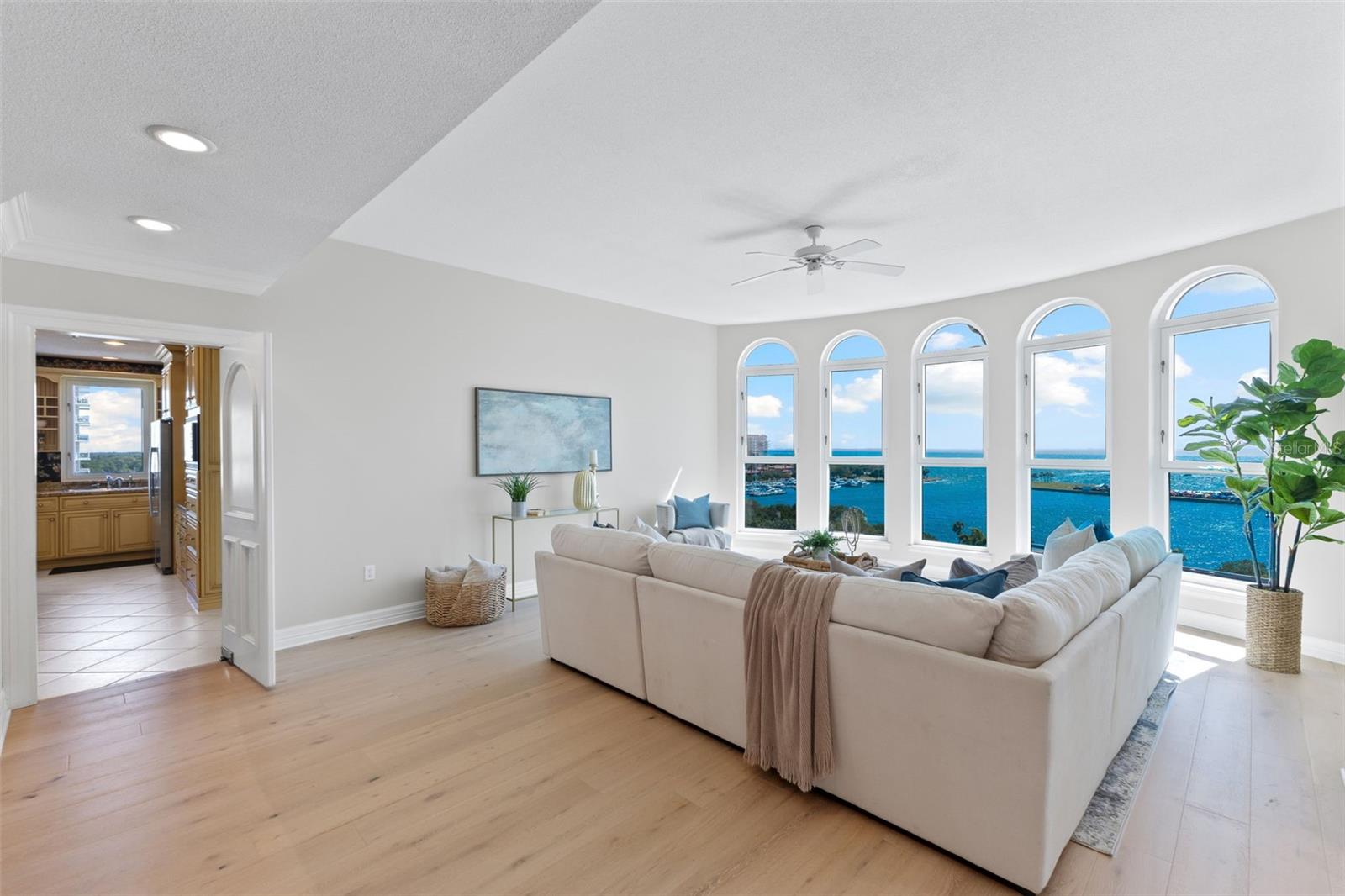 288 BEACH DRIVE NE, #9B, St Petersburg, FL 33701
