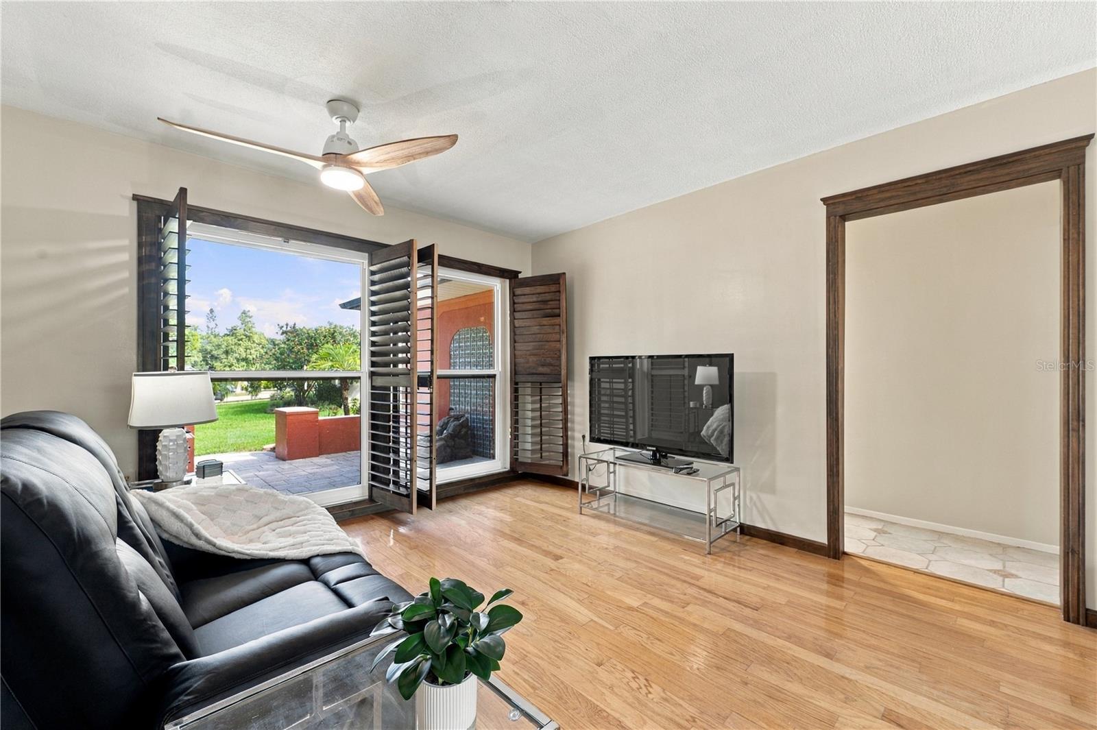 45. Front Living Room (12.7 x 15') Showing Shutters OPEN.. (All the Way - Not Just the Slats).
