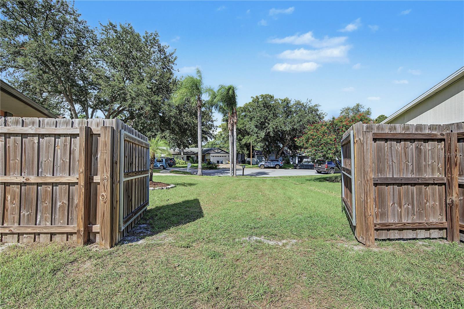 72b. Double Gate.. Opens 12' Wide.. Bring Those Toys With YOU!! Live the SaltLife!