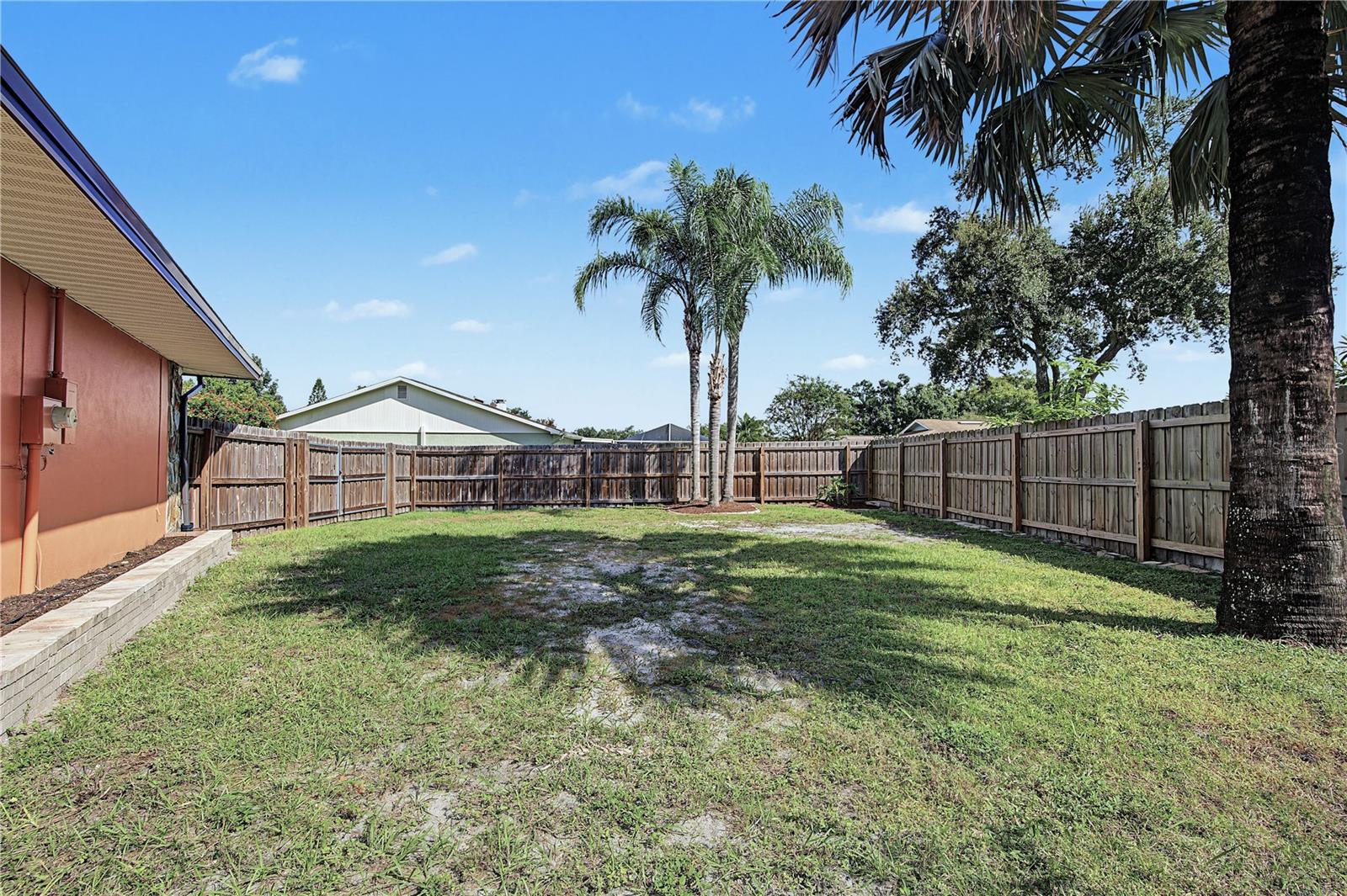 72a.RV & BOAT STORAGE AREA.. SAVE BIG BUCKS - PARK YOUR TOYS HERE! Plenty of Room!
