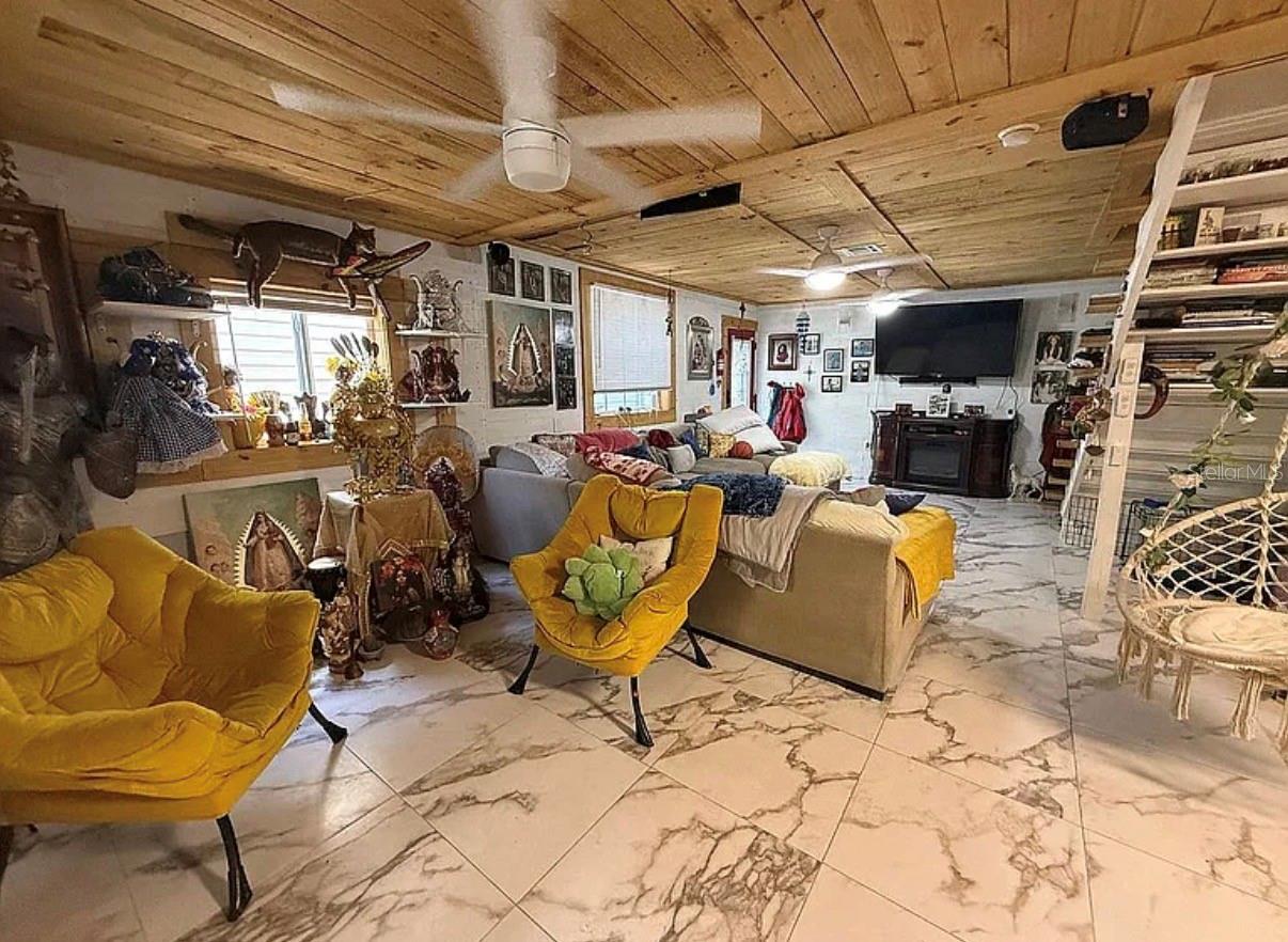 Studio/mother in law suite