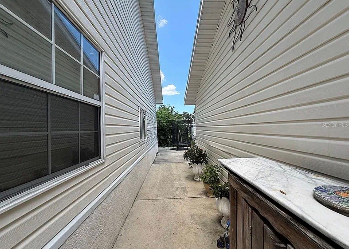 406 SEMINOLE LAKE BOULEVARD, Plant City, FL 33563