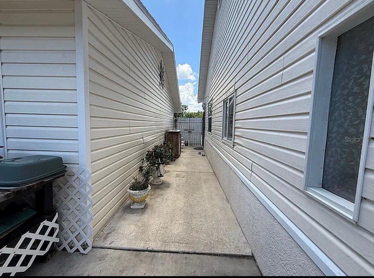 406 SEMINOLE LAKE BOULEVARD, Plant City, FL 33563