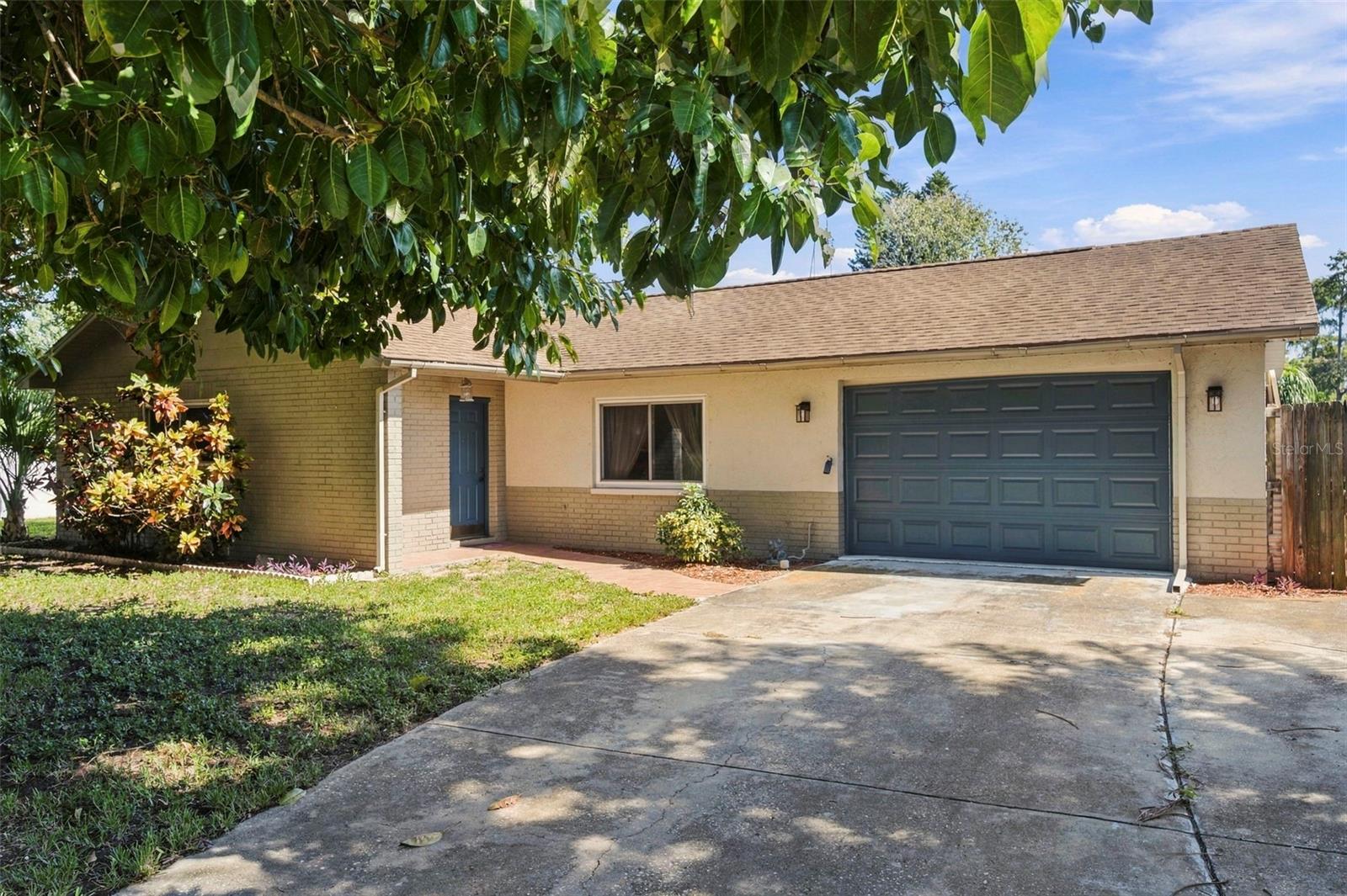 1279 S DISSTON AVENUE, Tarpon Springs, FL 34689