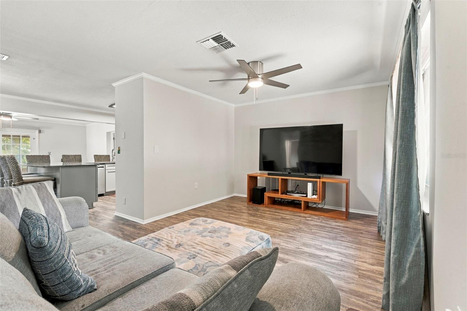 1279 S DISSTON AVENUE, Tarpon Springs, FL 34689