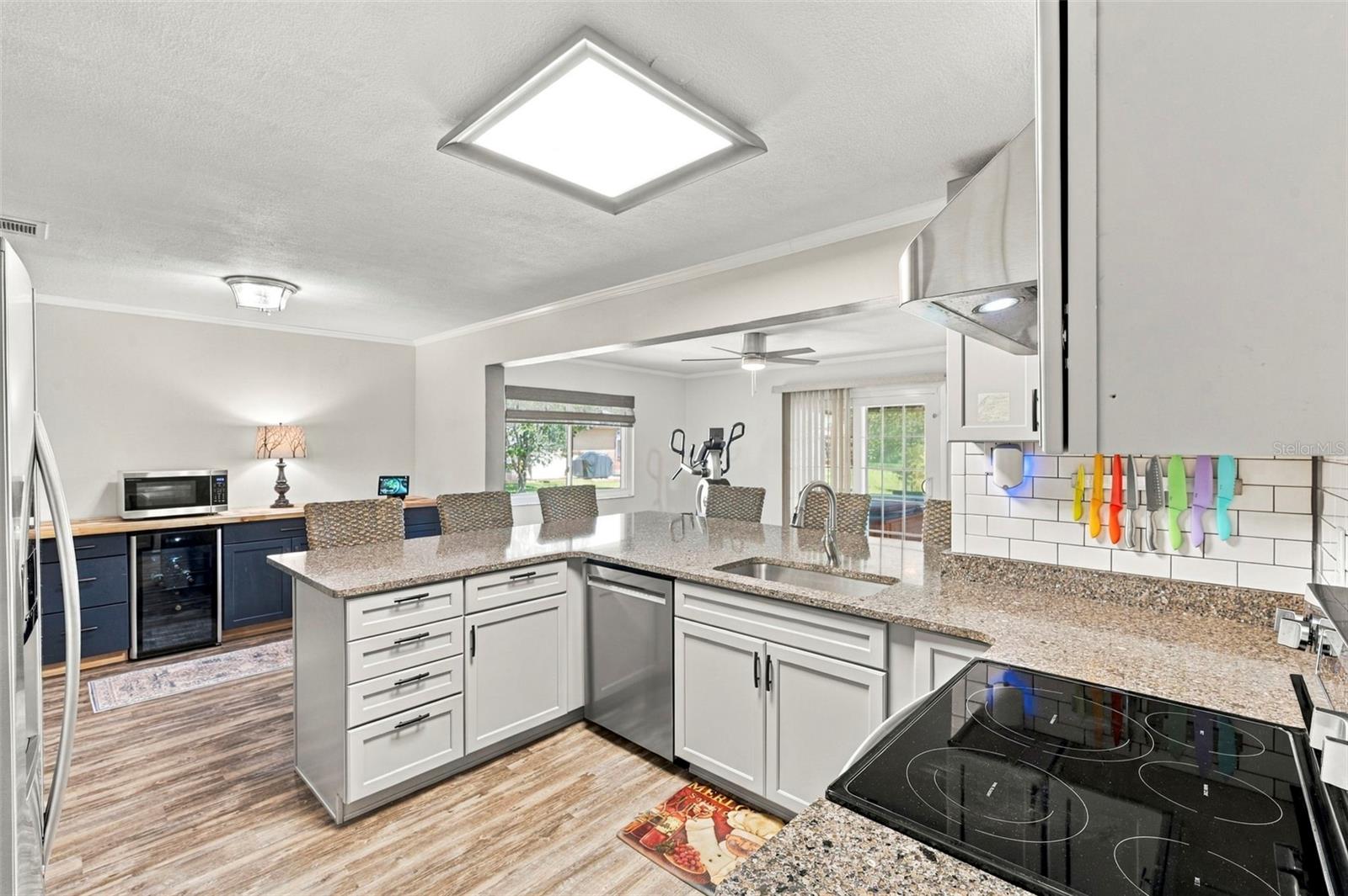 1279 S DISSTON AVENUE, Tarpon Springs, FL 34689