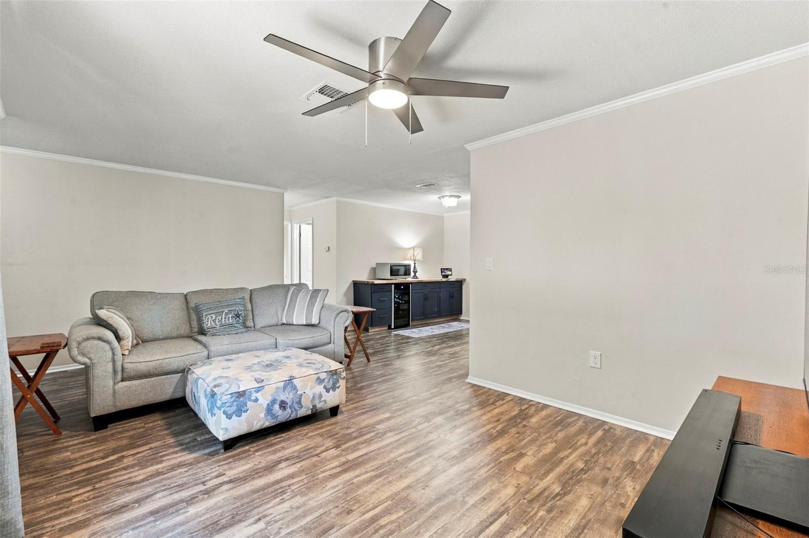 1279 S DISSTON AVENUE, Tarpon Springs, FL 34689