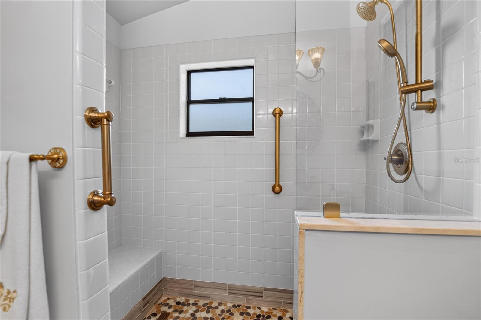 Curbless shower