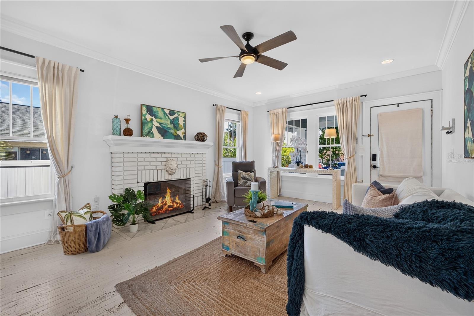Living room (Fire in fireplace is virtually staged)